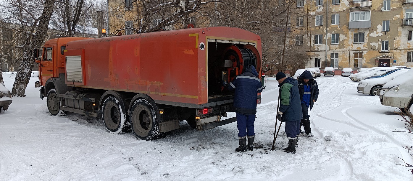 Прочистка канализации от засоров гидропромывочной машиной и специальным оборудованием в Донецке