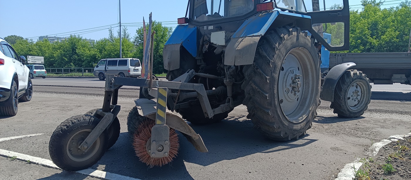 Услуги трактора с щеткой МТЗ в Ростове-на-Дону