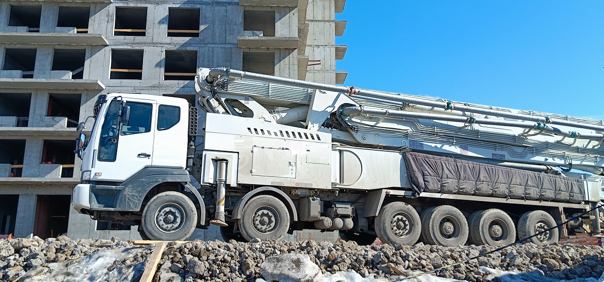 Услуги и заказ бетононасосов для заливки бетона в Донецке